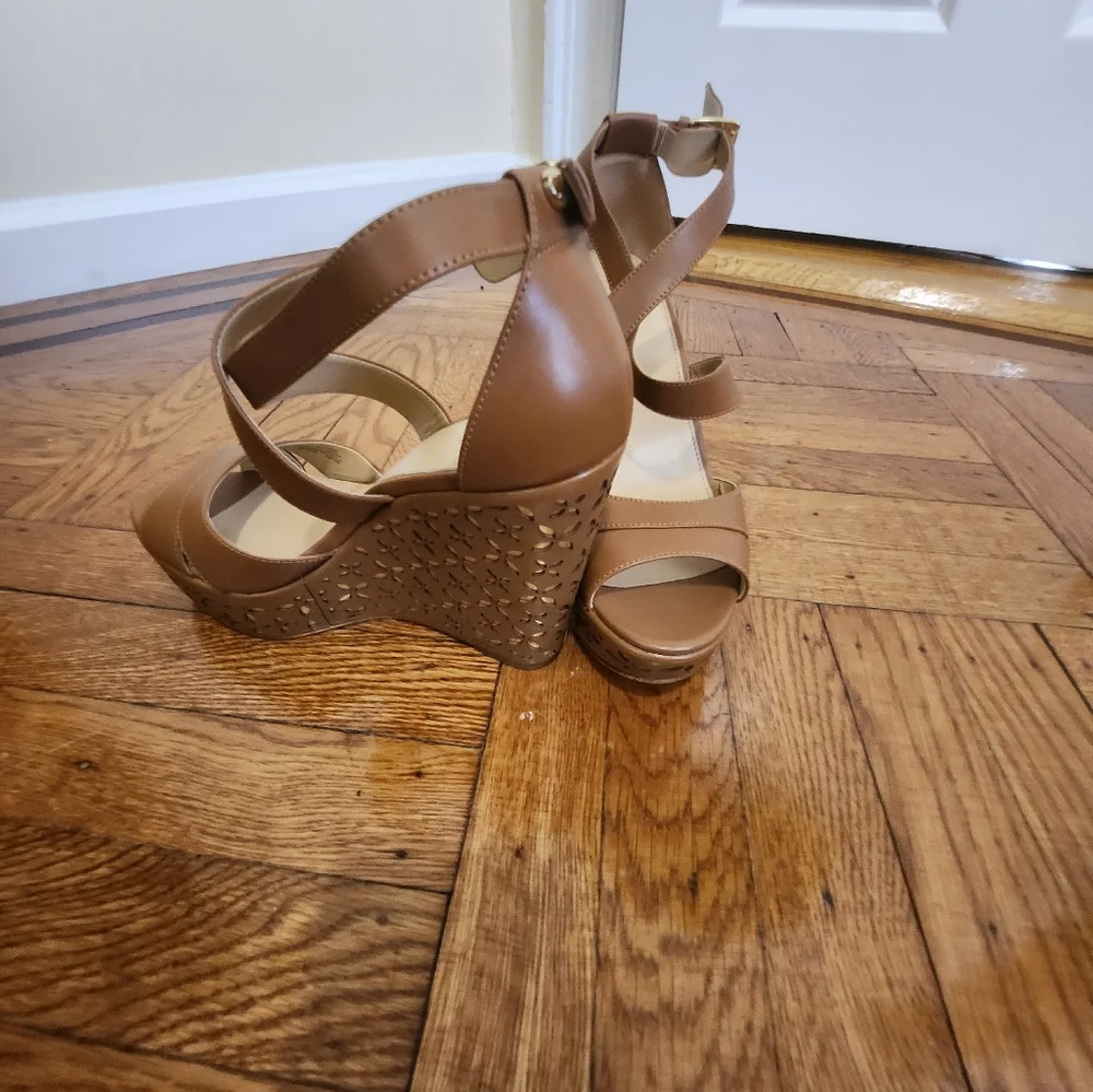 Michael Kors platform Sandals - Picture 4 of 7